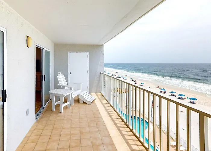 Sunny Beachfront W Free Wifi Furnished Balcony Shared Pool Holiday home *