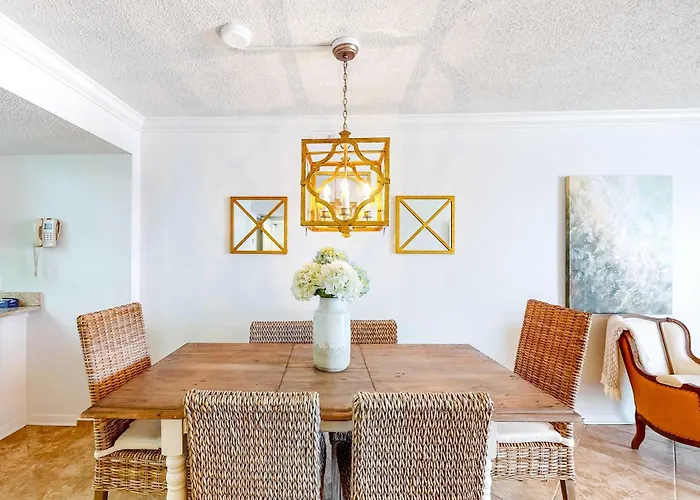 Sunny Beachfront W Free Wifi Furnished Balcony Shared Pool *