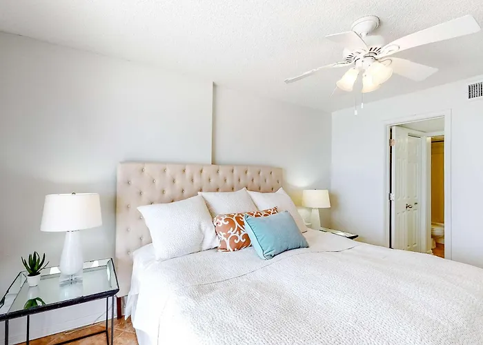 Sunny Beachfront W Free Wifi Furnished Balcony Shared Pool Holiday home Gulf Shores