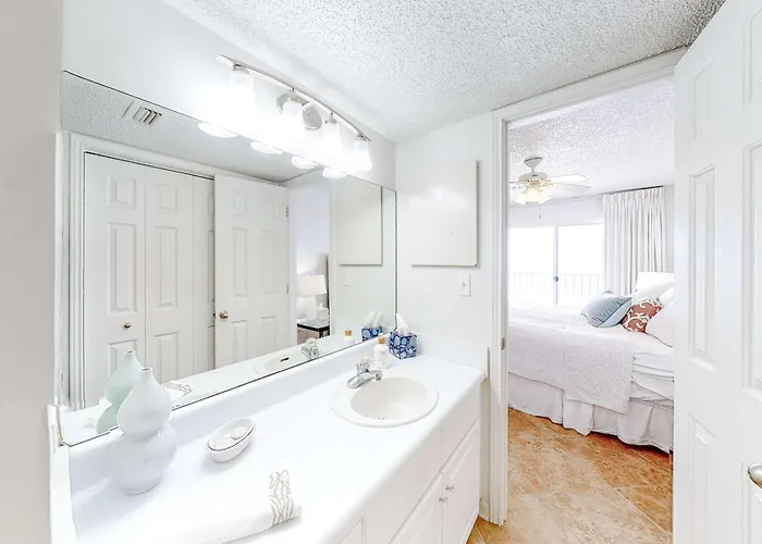 Sunny Beachfront W Free Wifi Furnished Balcony Shared Pool * Gulf Shores