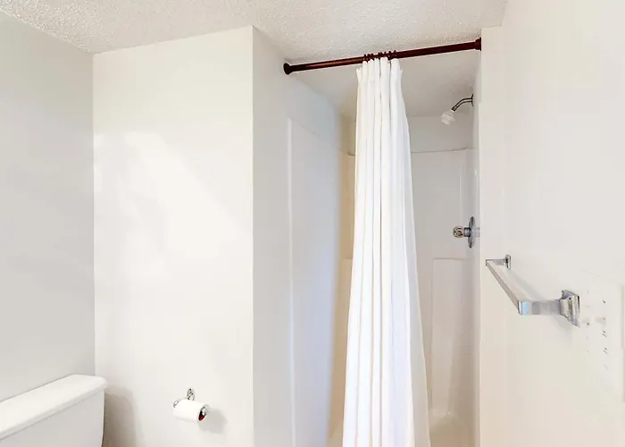 Sunny Beachfront W Free Wifi Furnished Balcony Shared Pool